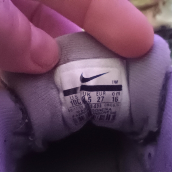 NIKE Team Hustle D8 sneakers, gray, size US 10C, 8.5 UK - Picture 4 of 4